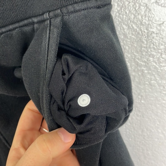 Lululemon Warm Down Jogger II 28" Size 4 Black Mid-Rise Relaxed Fit - Picture 4 of 8